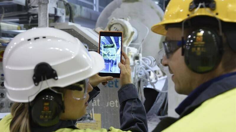Augmented reality and 5G technology in mill maintenance to replace fossil-based materials