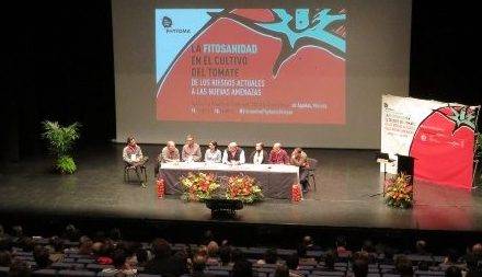 Analizan estrategias para controlar plagas y enfermedades del tomate