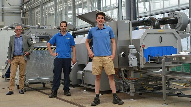 Beekenkamp Plants cuenta con nueva máquina para el lavado de bandejas bkx