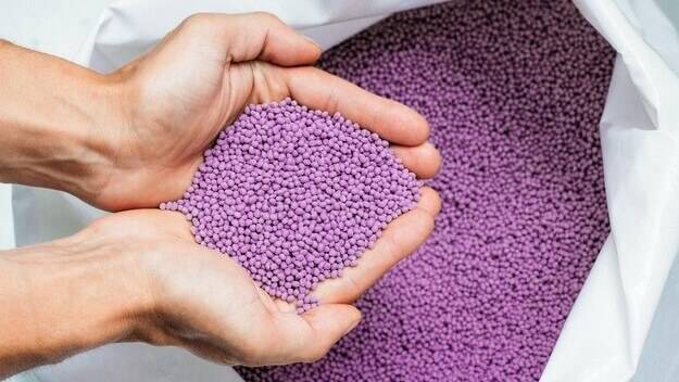 Uso de material biodegradable para encapsular fertilizantes agrícolas