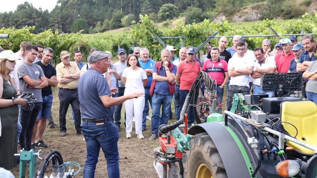 FEUGA e IPMWORKS demuestran que es posible ahorrar un 40% de plaguicidas en viticultura con maquinaria de pulverización confinada